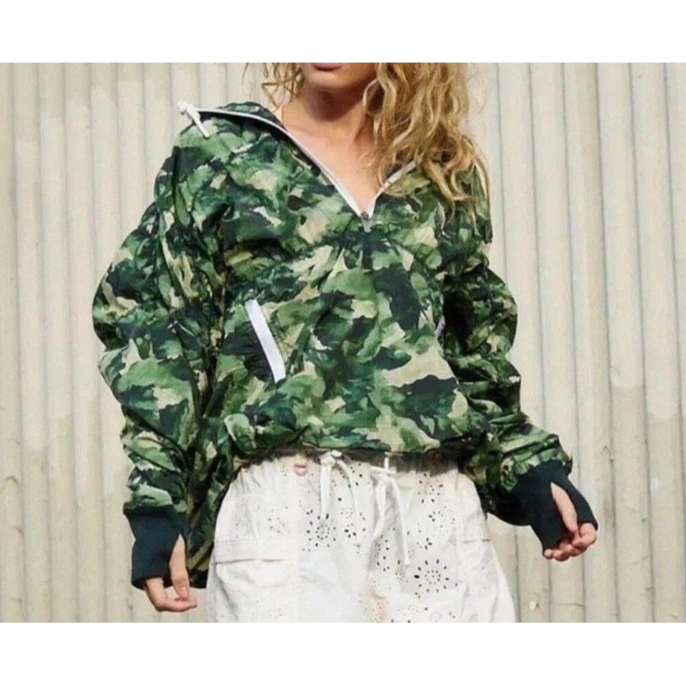 FP Movement Free People Size XS Happy Camper Pullover Windbreaker Camo NEW